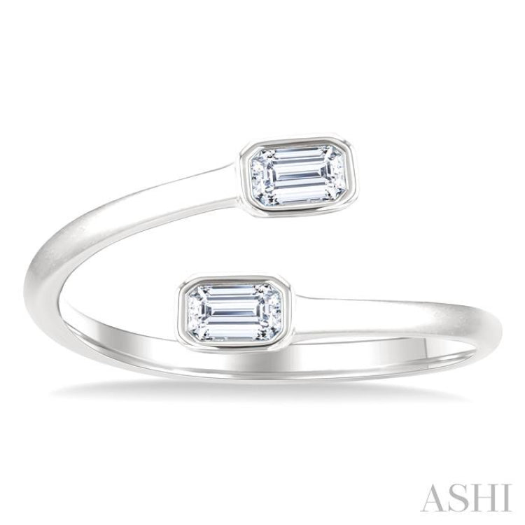 1/5 Ctw Split Single Coil Bezel Set Octagon Cut Diamond Open Fashion Ring in 14K White Gold