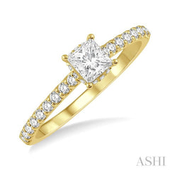 1/2 Ctw Round Cut Diamond Engagement Ring With 1/4 Ct Princess Cut Center Stone in 14K Yellow Gold
