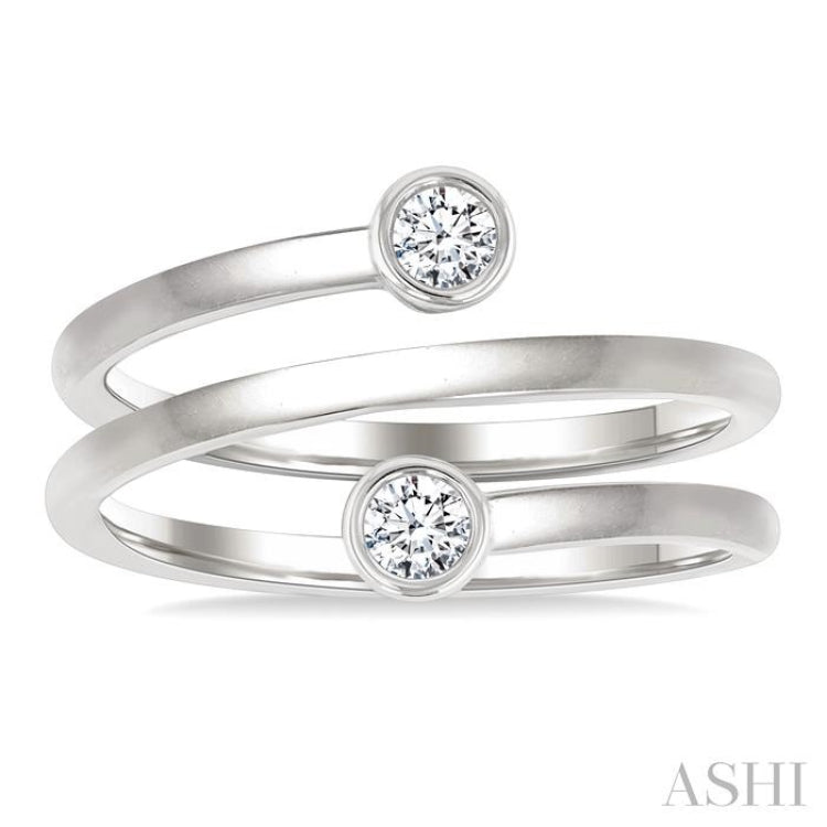 1/5 Ctw Round Shape Diamond Bezel Double Coil Fashion Ring in 14K White Gold