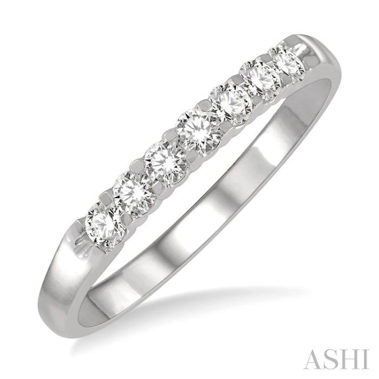 1/4 Ctw 7 Stone Round Cut Diamond Wedding Band in 14K White Gold