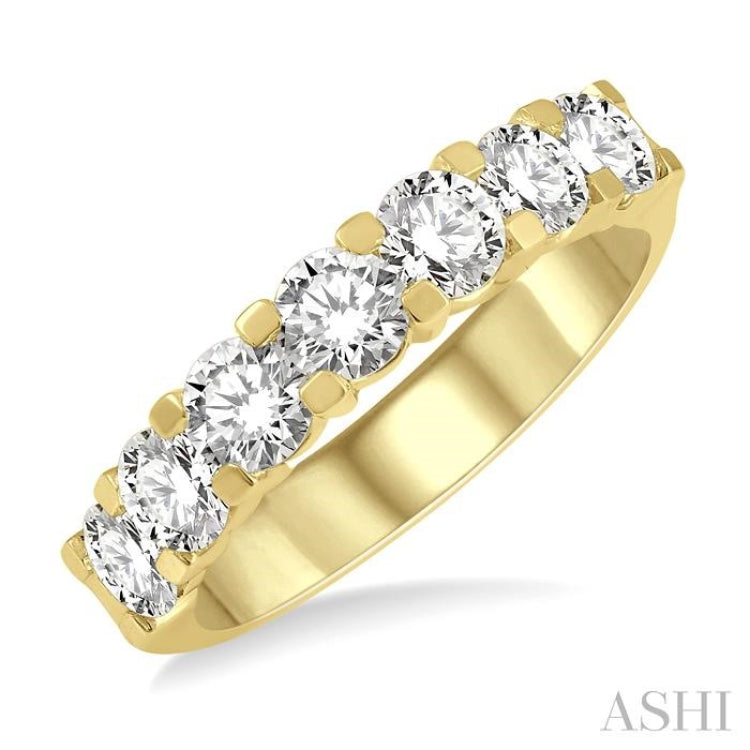 2 Ctw 7 Stone Round Cut Diamond Wedding Band in 14K Yellow Gold