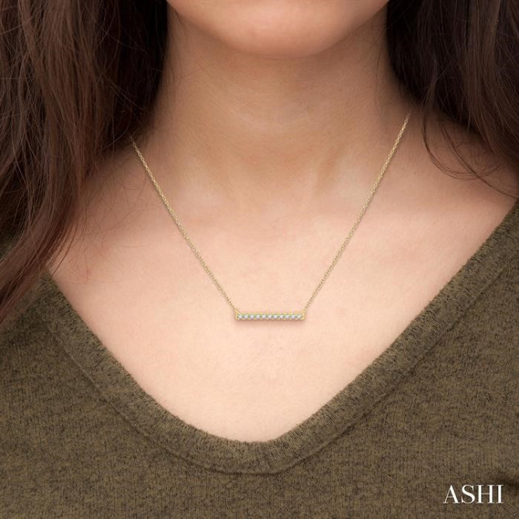 1/8 Ctw Bar Round Cut Diamond Petite Necklace in 10K Yellow Gold