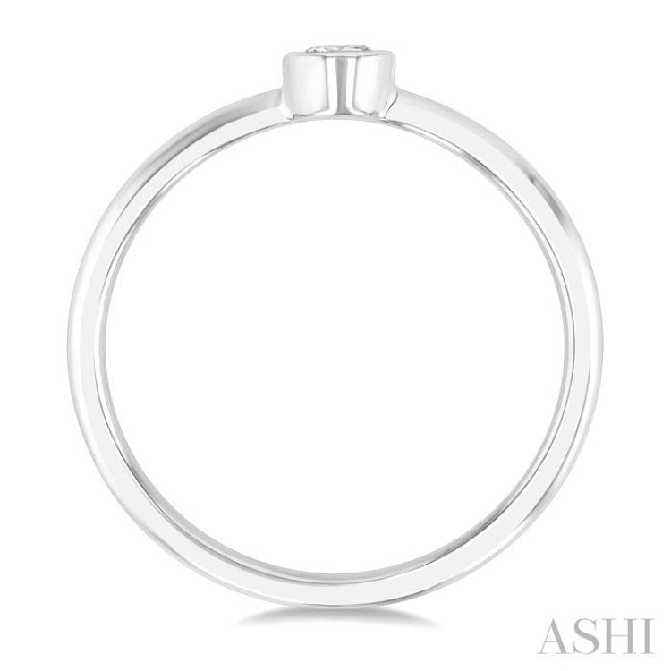1/6 Ctw Petite Bezel Set Round Cut Diamond Fashion Ring in 10K White Gold