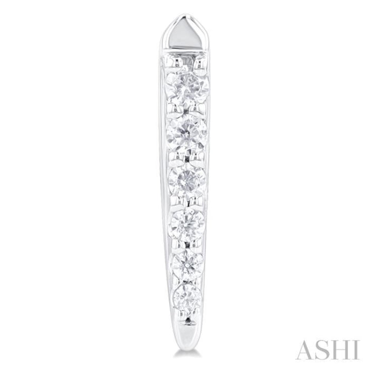 1/10 Ctw Petite Vertical Bar Graduated Round Cut Diamond Fashion Stud Earring in 10K White Gold