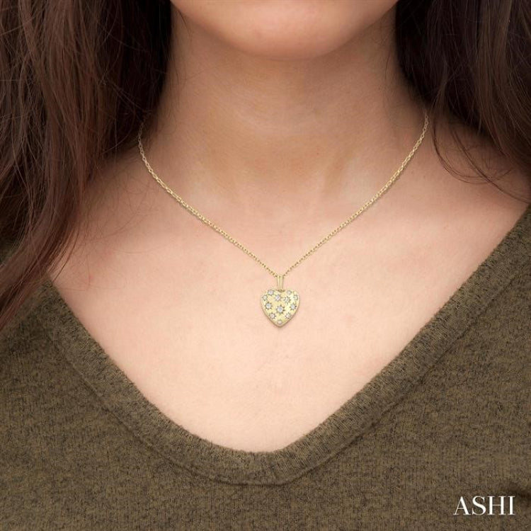 1/6 Ctw Bold Star Engraved Puffed Heart Round Cut Diamond Fashion Pendant With Chain in 10K Yellow Gold
