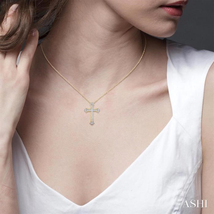 1/4 Ctw Cross Round Cut Diamond Fashion Pendant With Chain in 14K Yellow and White Gold