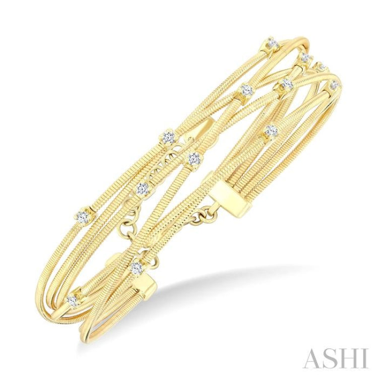 1/2 Ctw Criss Cross Network Round Cut Diamond Fashion Spring Bangle in 14K Yellow Gold